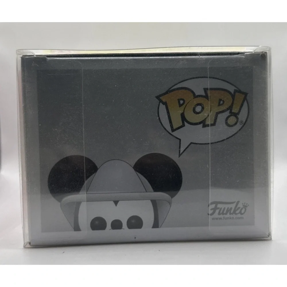 Firefighter Mickey Disney 90 Years The True Original Funko Pop #427 in Protector